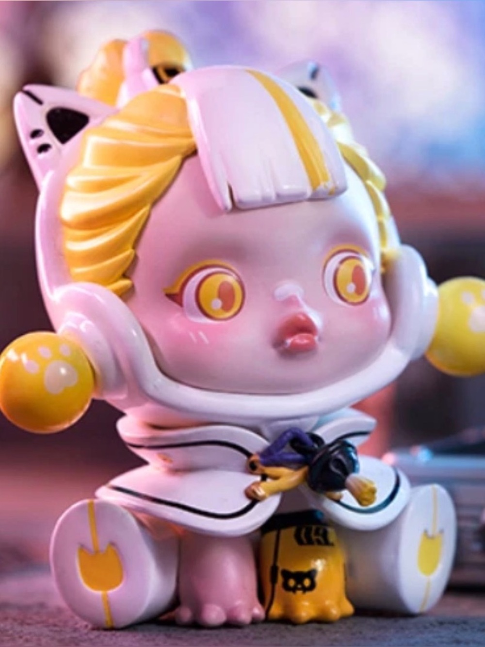 “Pet Cat” (w/ fangs) from Skullpanda’s City of Nightz Discontinued series.